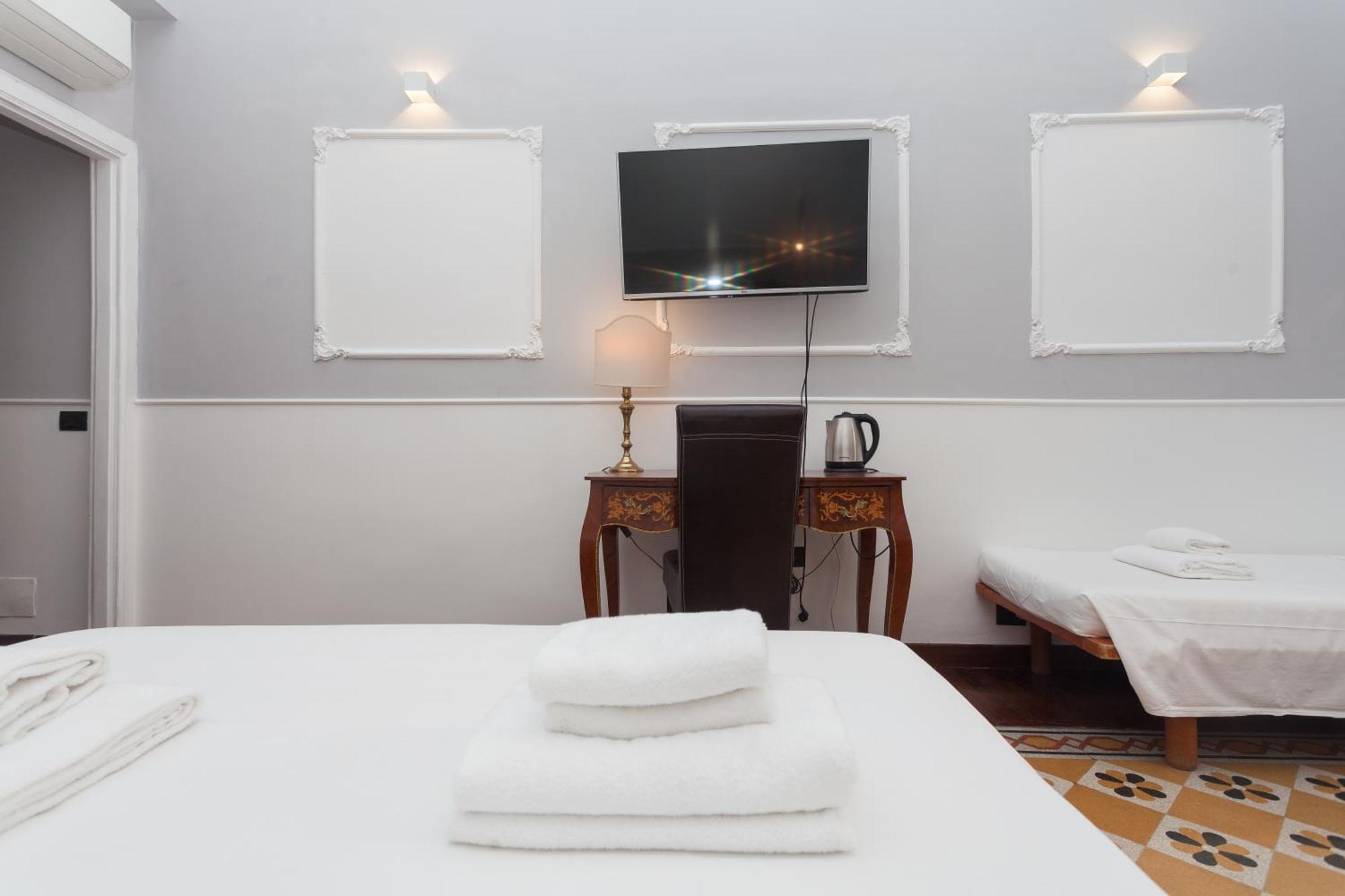 Palazzo Del Duca Piazza Navona Guest House โรม ภายนอก รูปภาพ