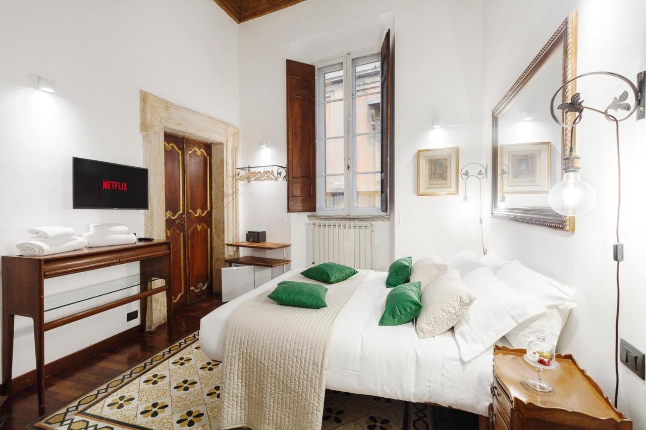 Palazzo Del Duca Piazza Navona Guest House โรม ภายนอก รูปภาพ